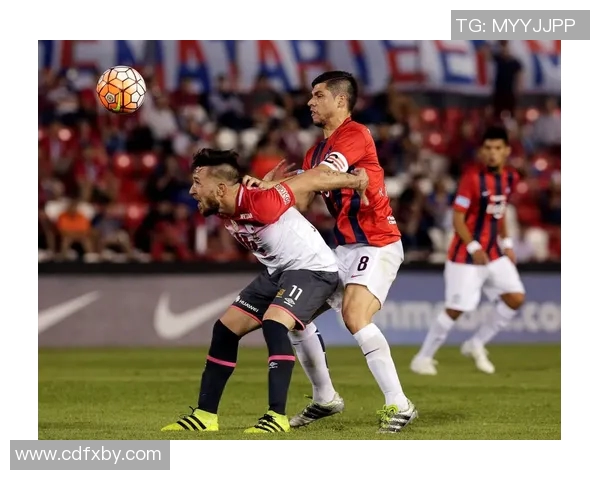 圣菲独立队与青年队激战正酣谁能在赛场上笑到最后