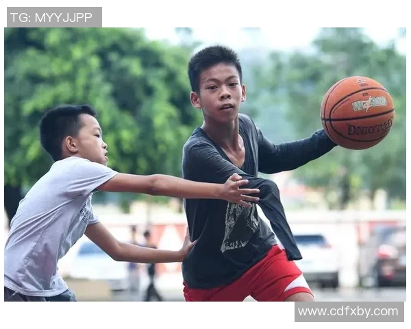 篮球明星意外断臂重返赛场的励志故事与不屈精神的启示